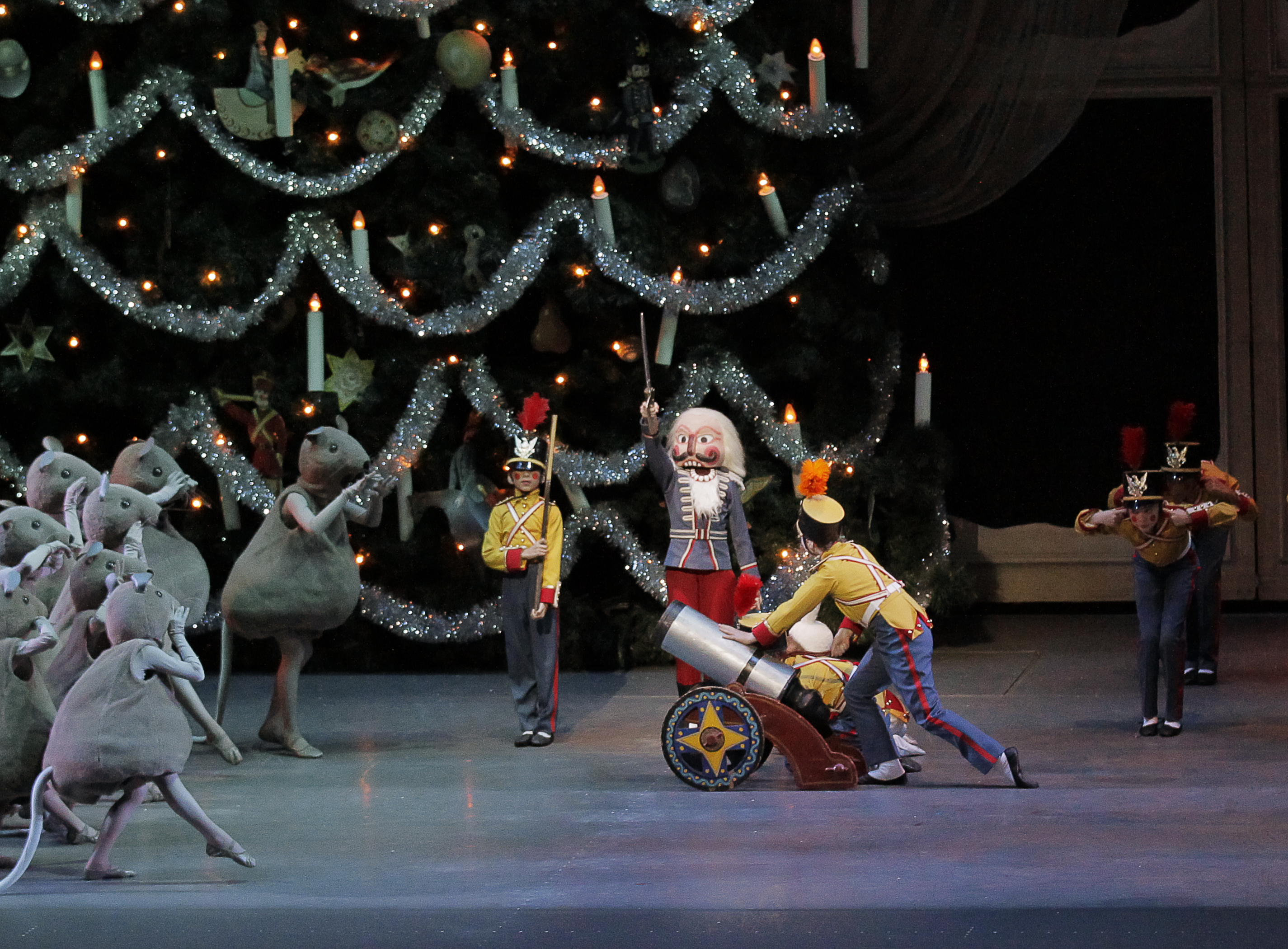 Resultado de imagen para THE NUTCRACKER new york city ballet 2018